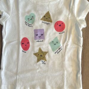 Camiseta manga curta branca formas geométricas